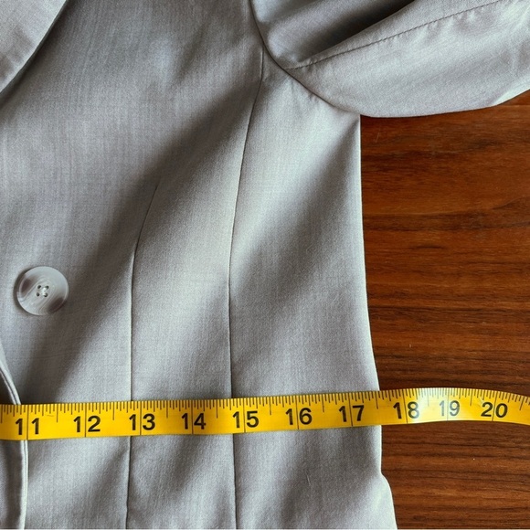 Aritzia Babaton Atelier Leonard Double-Breasted Beige Blazer size 2 - Picture 14 of 15